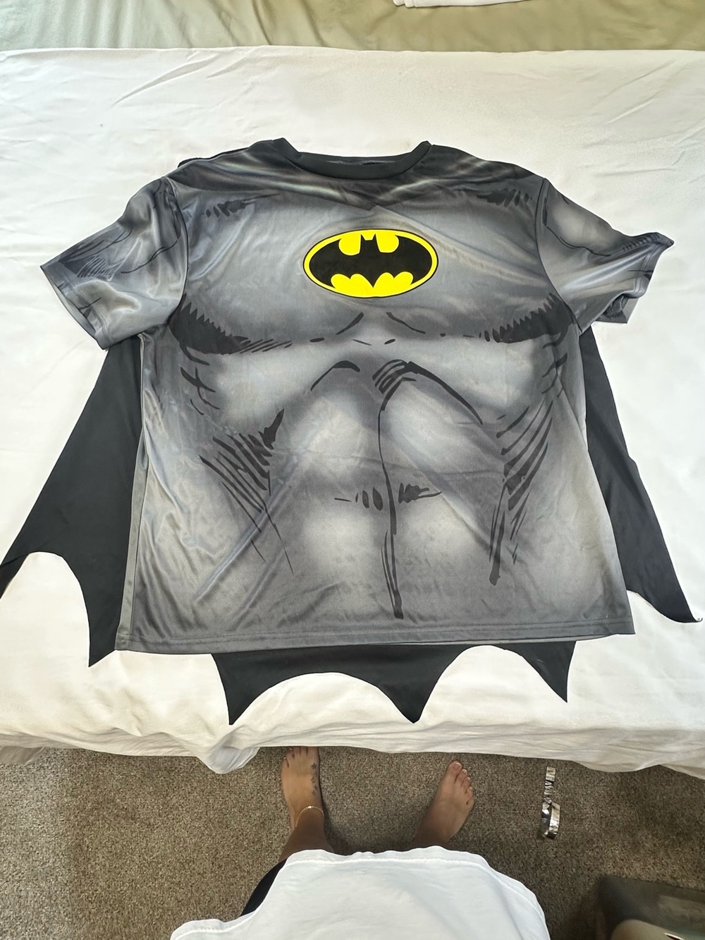 Batman Graphic Mens Large T-Shirt with Cape + Mask